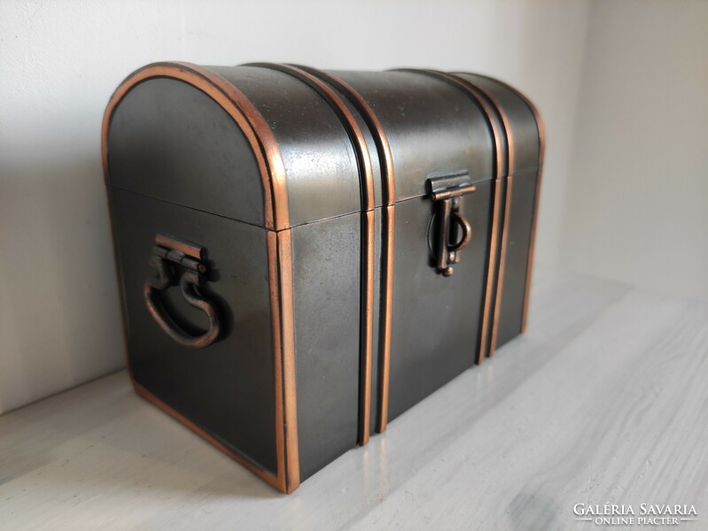 Red copper alloy drums lined with brown velvet in the shape of a traveling chest