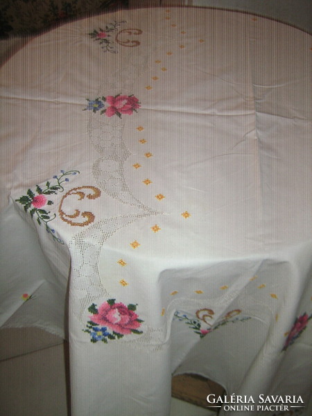 Beautiful Toledo rose tablecloth embroidered with cross stitch