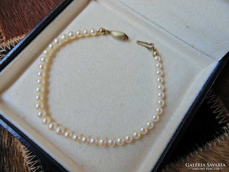 Old freshwater pearl jewelry set with 8 carat gold clasp