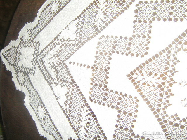 Wonderful Art Nouveau style off-white needlework lace tablecloth
