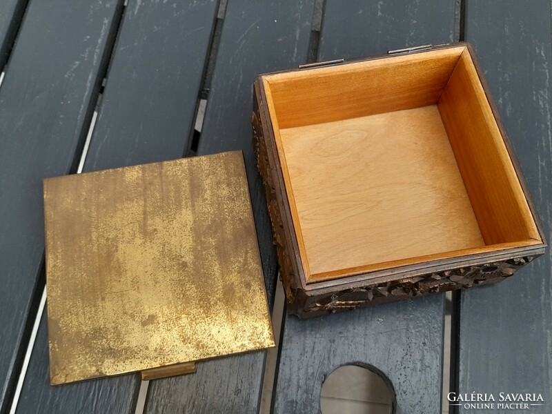 Robosztus nehéz bronz doboz