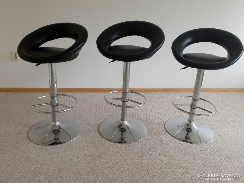 4 black artificial leather bar stools with chromed bases