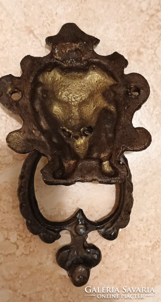 Copper lion head shaped door knocker