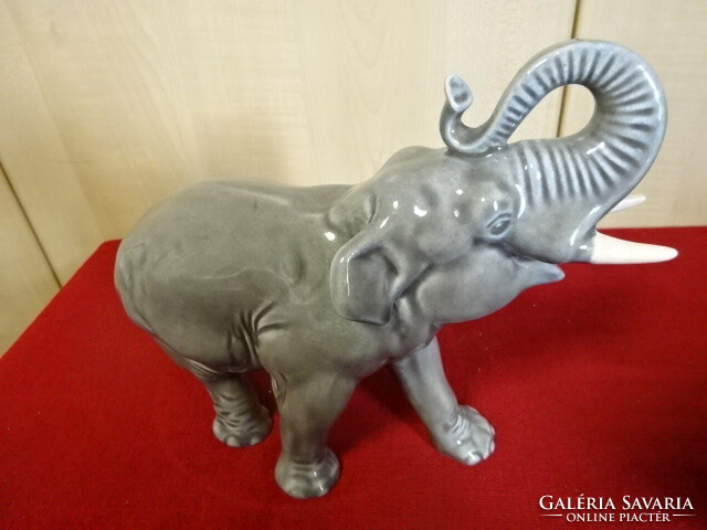 Orosz porcelán figura, szürke elefánt, hossza 24 cm. Jókai.
