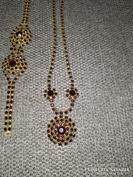 Beautiful vintage red granite stone bracelet and necklace set