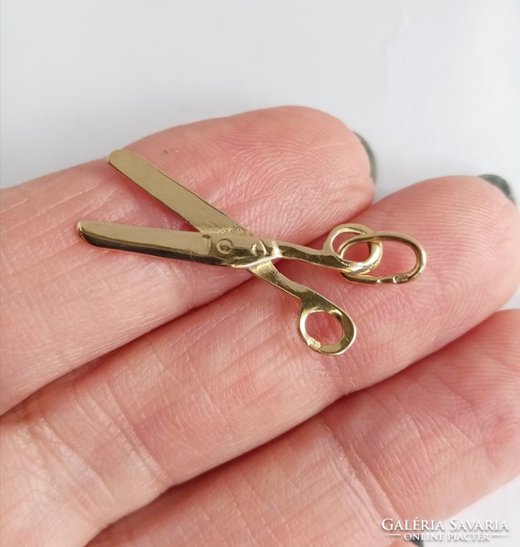 14 carat scissors pendant