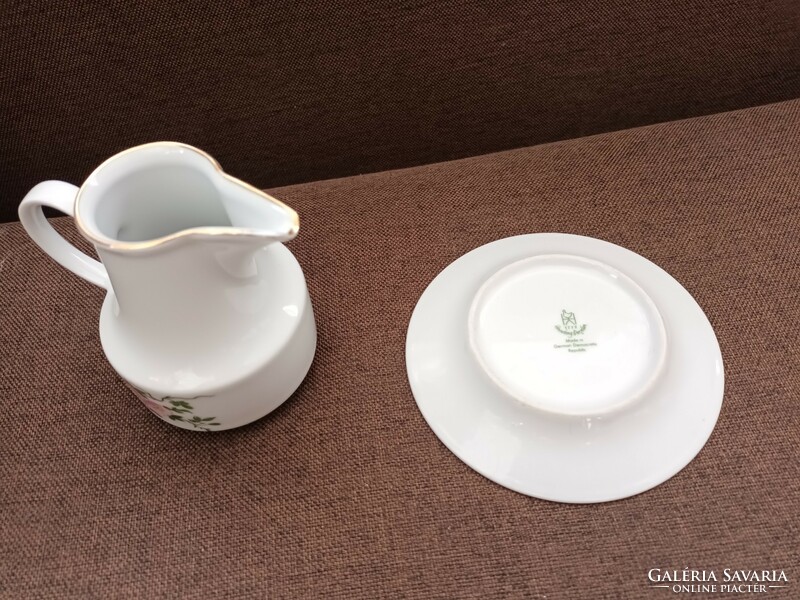 Gyönyörű virágmintás Henneberg porcelán tejszínes kiöntő+tányér