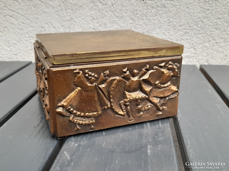 Robust heavy bronze box