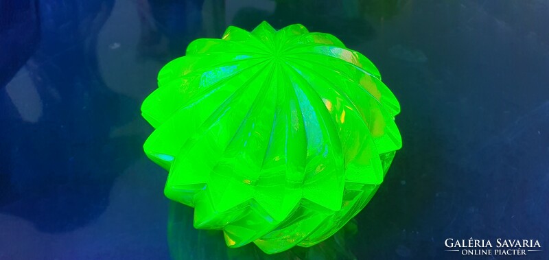 Uranium glass uranium yellow bonbonier art deco