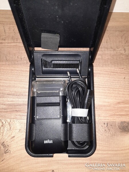 Old - retro Braun electric shaver in good condition