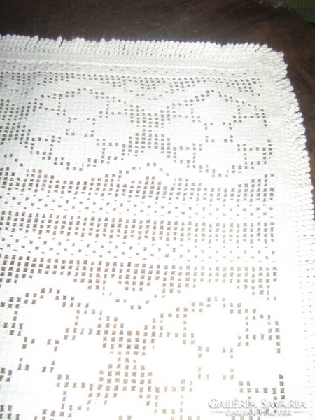 Beautiful white circle fringed lace tablecloth