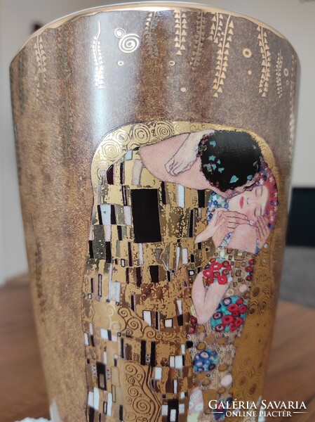 New goebel - gustav klimt: kiss vase with genuine, timeless gilding
