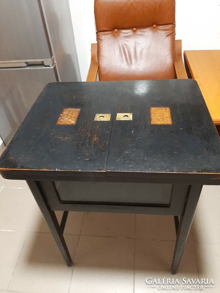 Antique extendable wooden card table