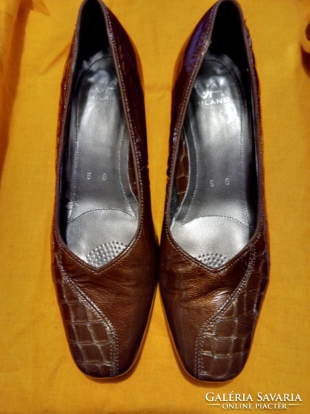 Elegant women's leather shoes, size 38.5