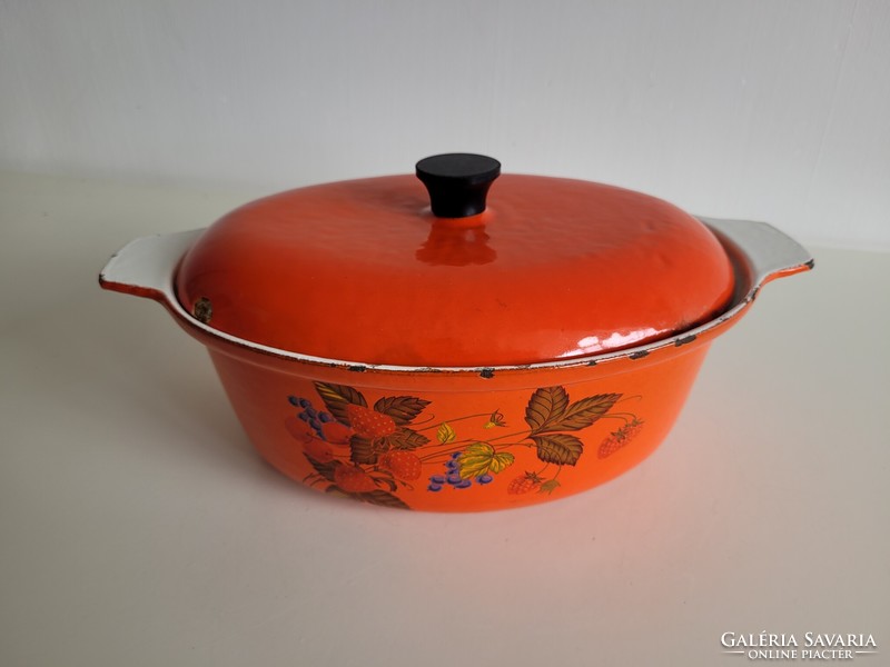 Old vintage cast iron dish strawberry cranberry pattern enamel baking dish iron dish