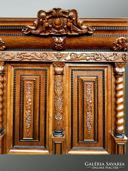 Wardrobe with antique effect