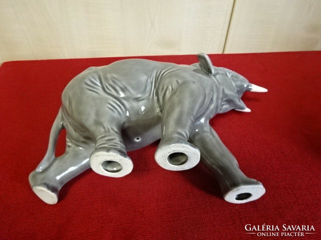 Orosz porcelán figura, szürke elefánt, hossza 24 cm. Jókai.