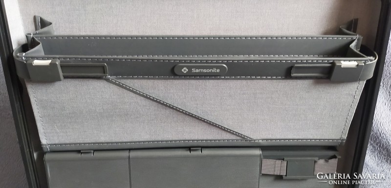 Samsonite diplomatic bag with number lock