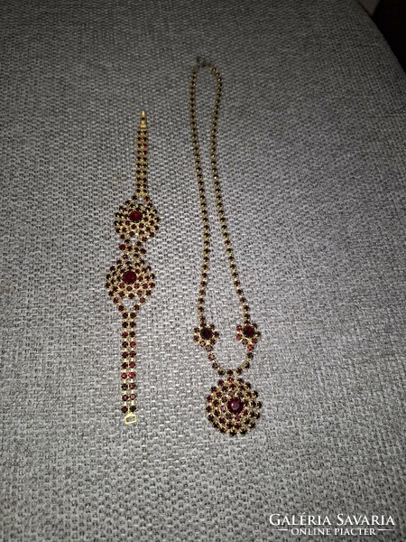 Beautiful vintage red granite stone bracelet and necklace set