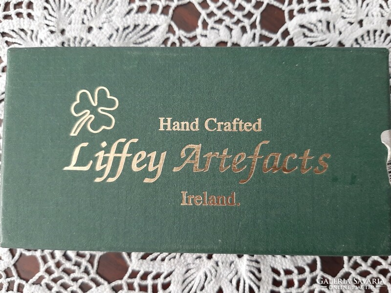 Gyönyörű kézzel készített Liffey tömör réz ajtó kopogtató díszdobozban