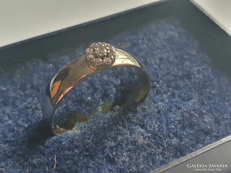 14K gold ring with stones