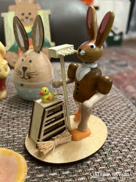 Easter figurines in perfect condition. Very nice pieces made of wood/ceramics