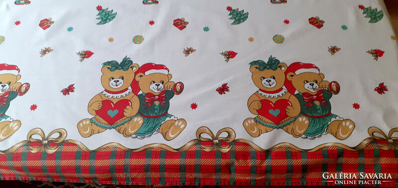 Big teddy bear tablecloth. 137X150 cm