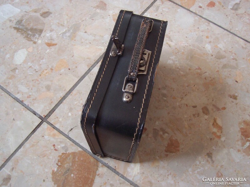 Little suitcase letter for photo memories)