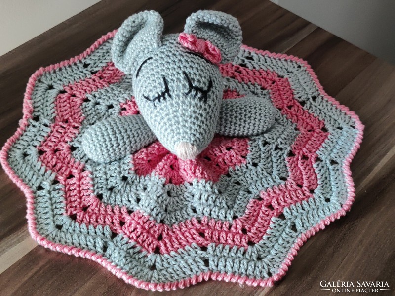 Crochet mouse scarf