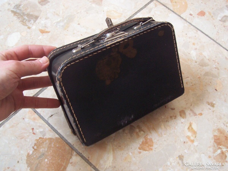 Little suitcase letter for photo memories)