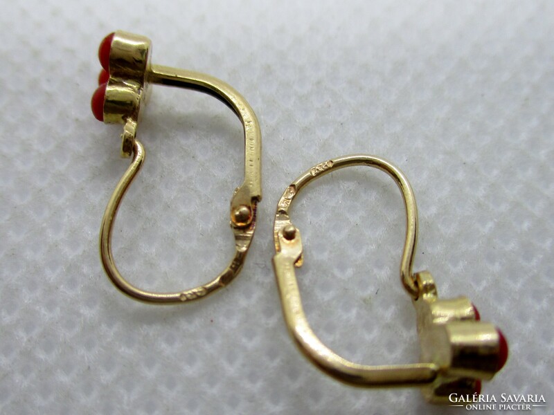 Beautiful antique gold earrings with coral stones