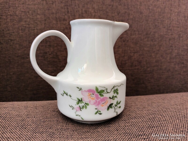 Gyönyörű virágmintás Henneberg porcelán tejszínes kiöntő+tányér