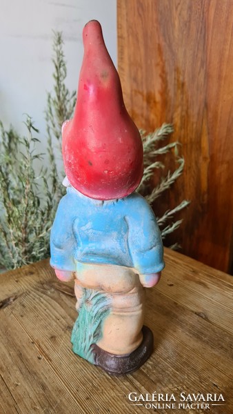 2 Heissner garden gnomes