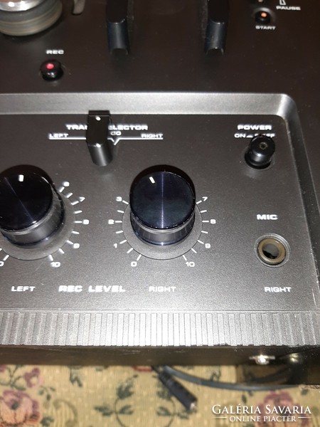 Akai gx 215d reel-to-reel tape recorder