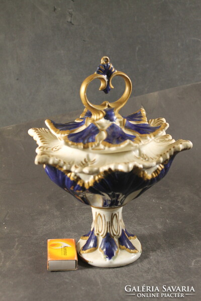 Antique porcelain centerpiece 407