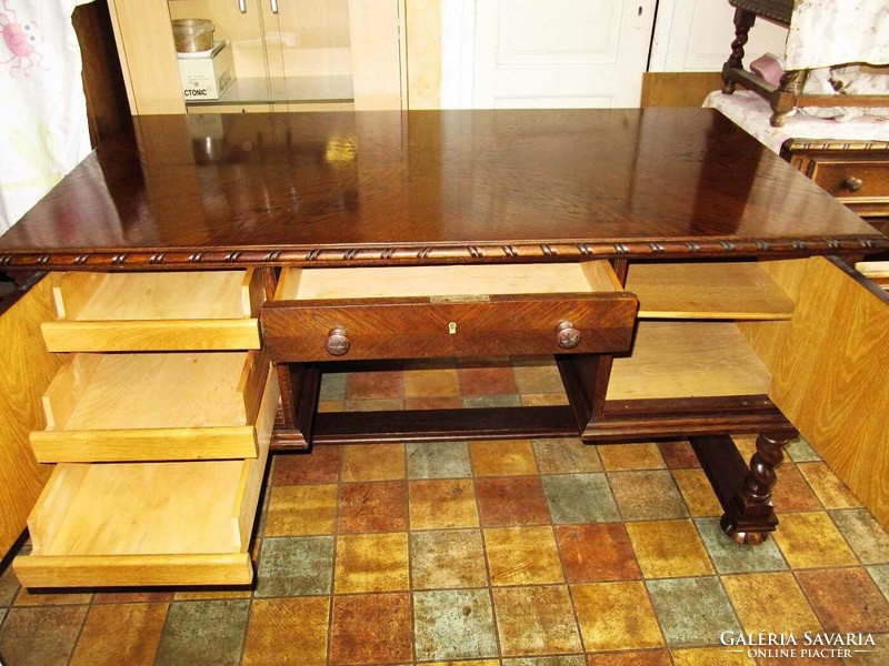 Colonial large desk