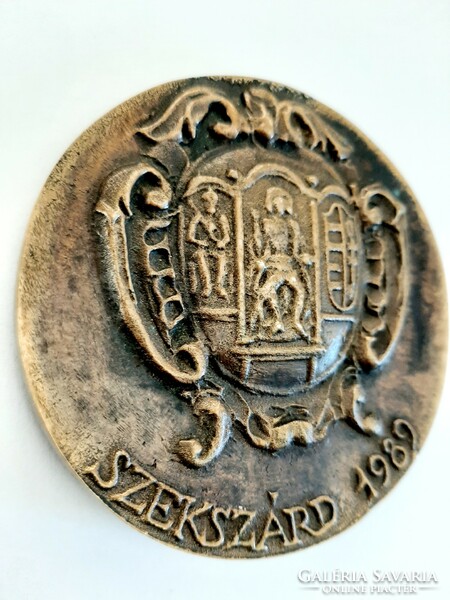 Szekszárd bronz emlék plakett , érme 1989 Nemzetközi Konferencia a Kora Középkorról  F.P szignó