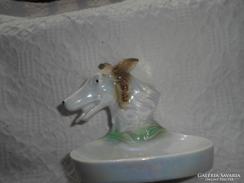 Art deco stil porcelán-hamutál-oldalán kutya figura