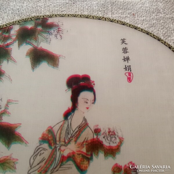 Fan depicting a Japanese woman, 22 cm in diameter