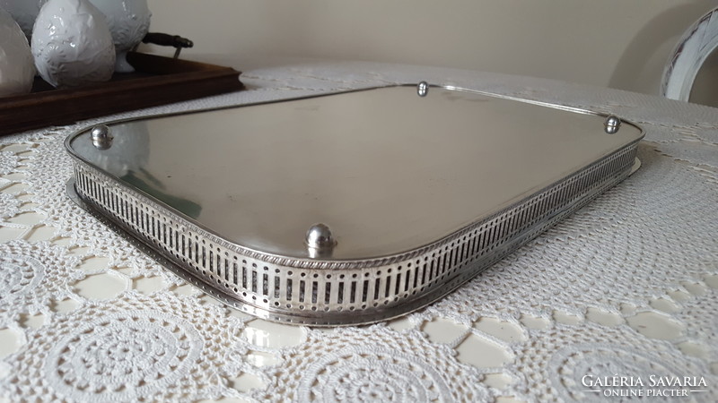 Beautiful, openwork edge, chiseled Arthur Price silver-plated square tray