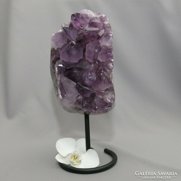 Amethyst druse on a stand - 4.9 kg