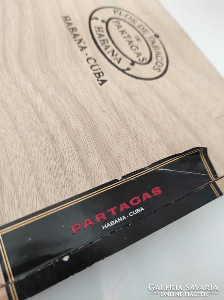 Cuban cigar original 'partagas d no. 6' in a wooden gift box