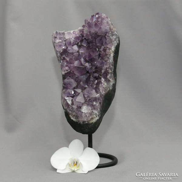 Amethyst druse on a stand - 4.7 kg