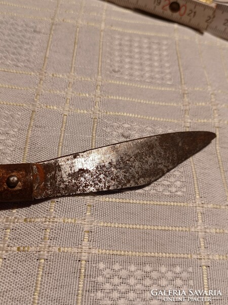 Old baggy knife