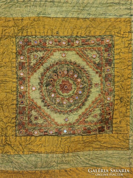 Indiai  tükrös textil falikép