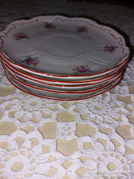 Zsolnay vadrózsás porcelán teás csésze alátét tányérok piros széllel
