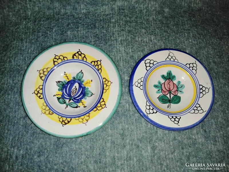 Pair of Habán ceramic wall plates (a3)