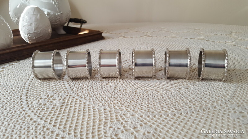 Beautiful, silver-plated napkin ring with a string of pearls, 6 pcs.