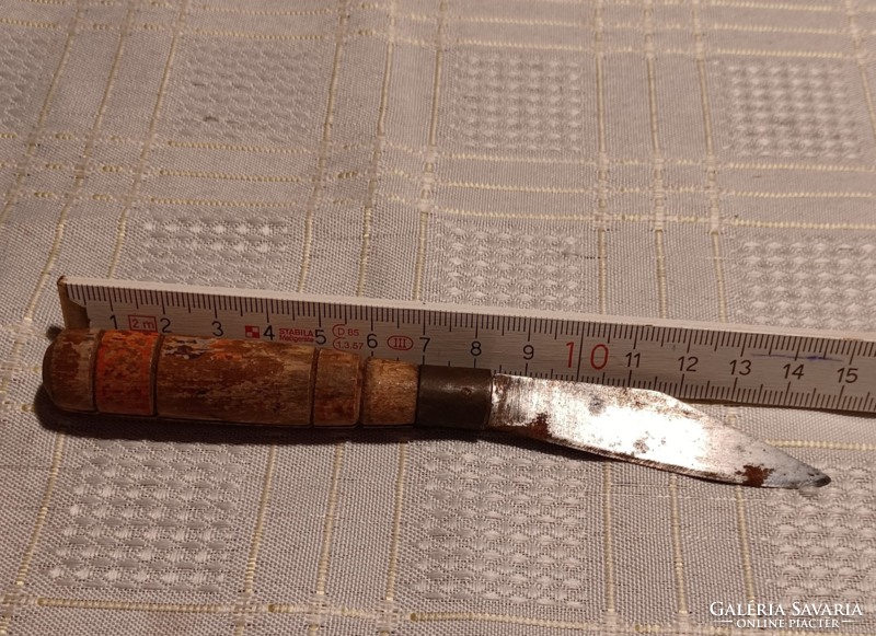 Old baggy knife