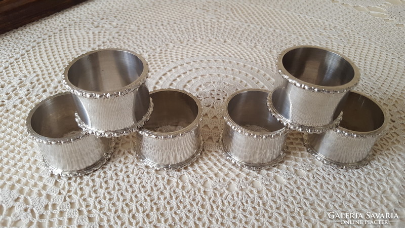 Beautiful, silver-plated napkin ring with a string of pearls, 6 pcs.